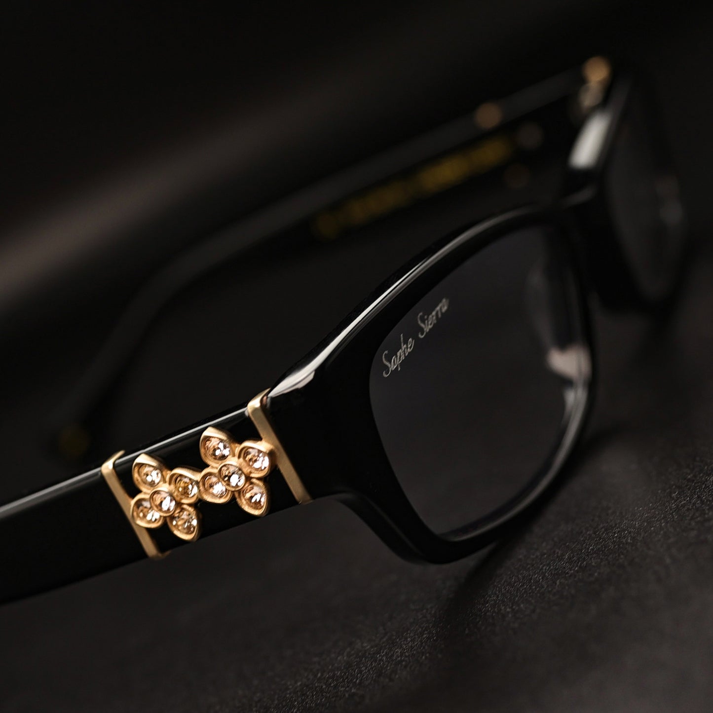 Cross Floret Black (NEW ARRIVAL)